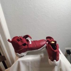 LEBRON James shoes 5 youth